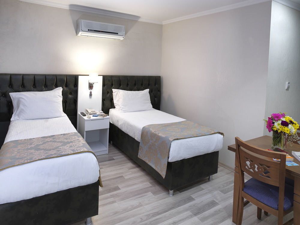 Monarch Hotel Istanbul Exterior photo