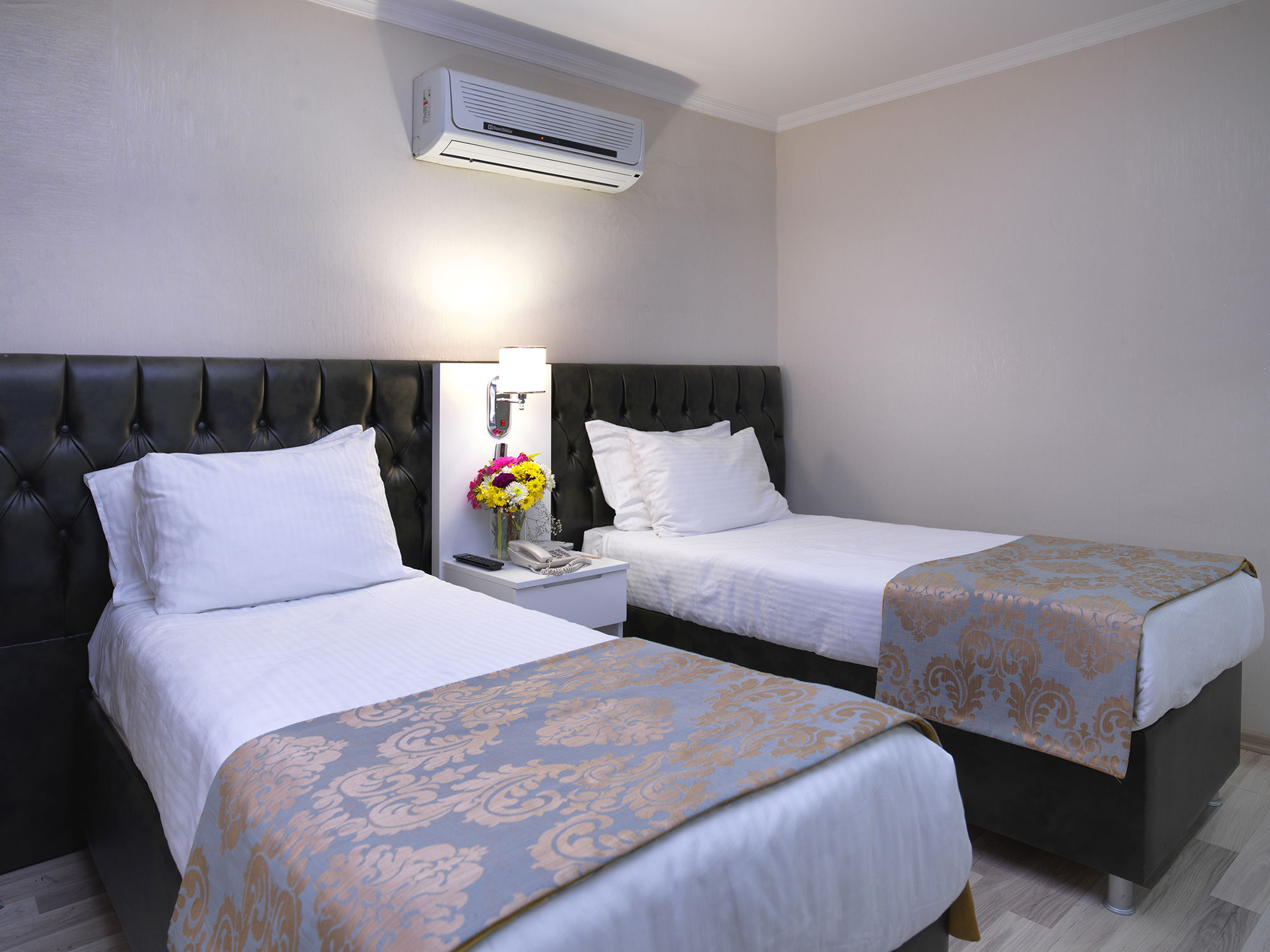 Monarch Hotel Istanbul Exterior photo