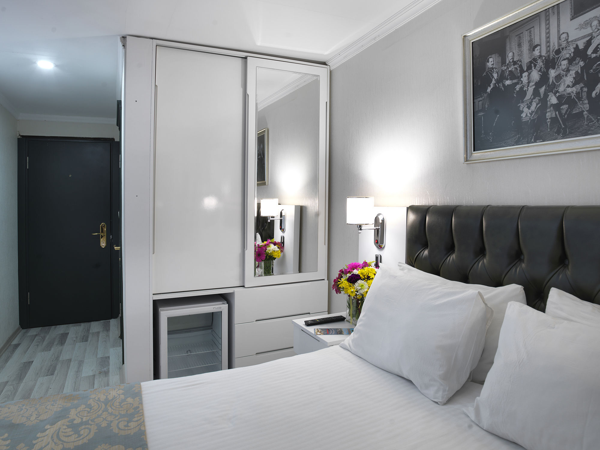 Monarch Hotel Istanbul Exterior photo